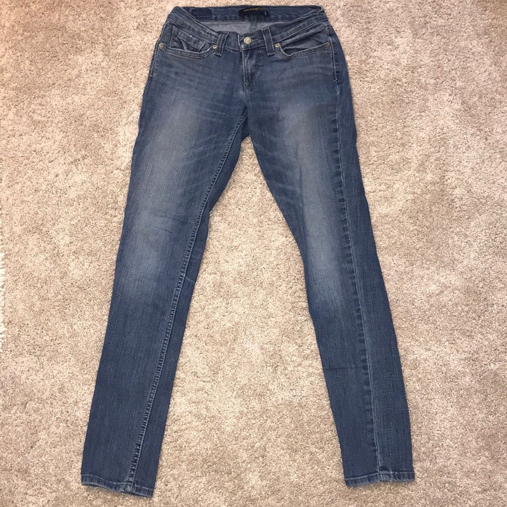 Levi light wash jeans🌟